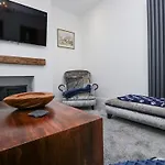 Holy Trinity Nyaraló *